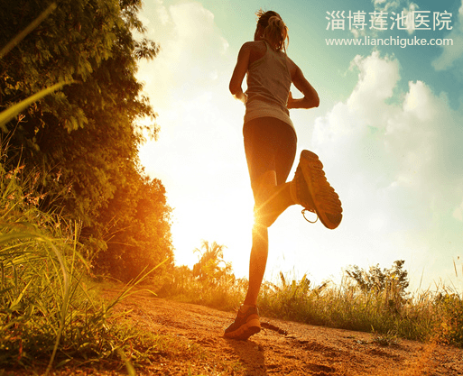 長期徒步會導(dǎo)致骨關(guān)節(jié)炎？科學(xué)走幾步合適？