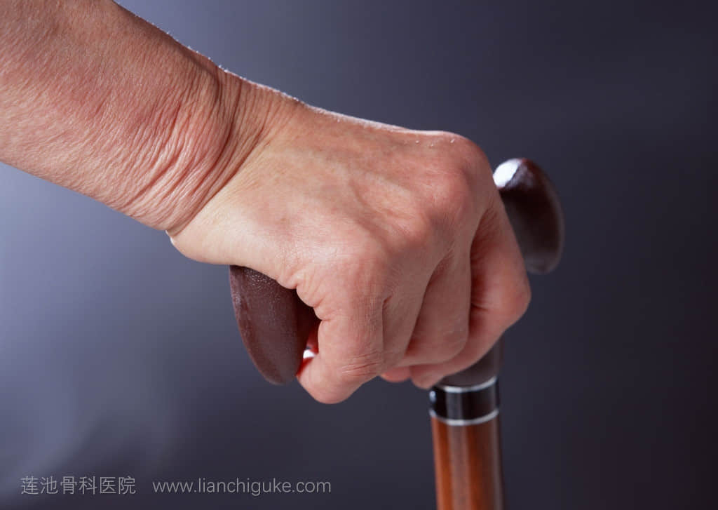 股骨頭壞死患者堅(jiān)持拄拐的重要性你都知道嗎?